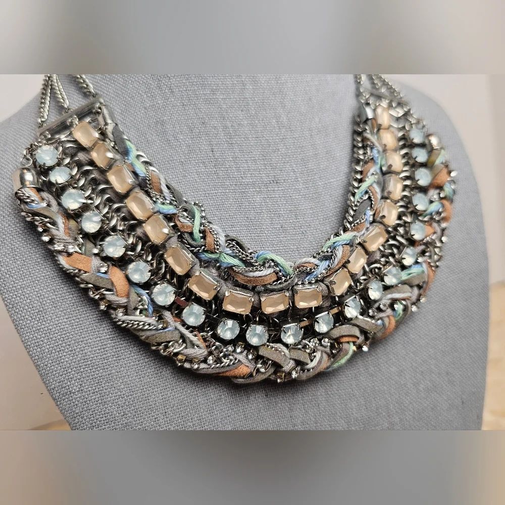 [LOFT] Chunky Statement Necklace ◇■ Multi Layered ☆ Pink & White Gems ☆